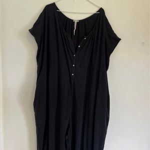 ISO Free People No Bad Days jumper in black!